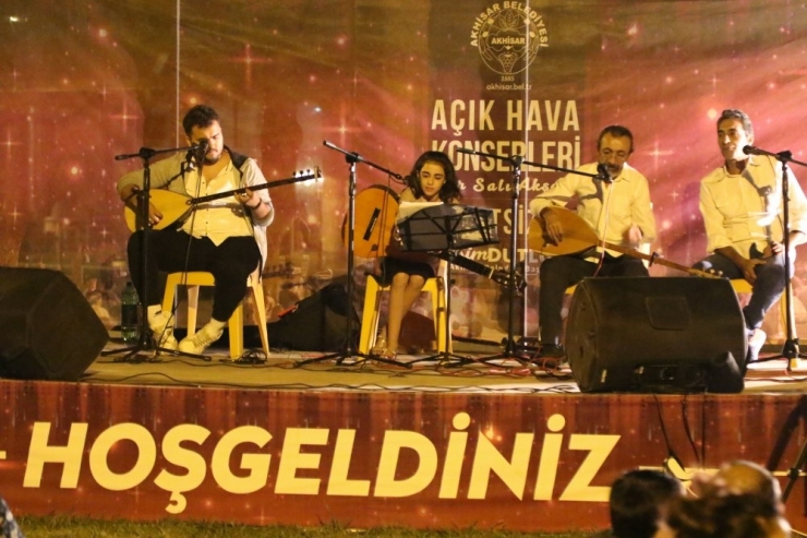 Akhisar’da Açıkhava’da Müzik Ziyafeti