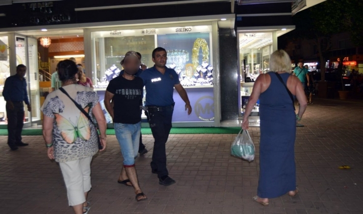 Kuyumcu Kepenkleri Kapatınca Hırsız Kaçamadı