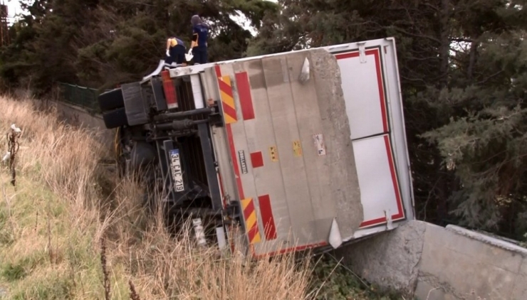 Arnavutköy’de Trafik Kazası: 2 Yaralı