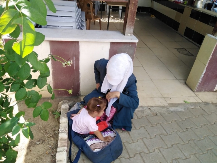 Trafikte Bebeği Kucağında Dilenen Kadın, İl Dışına Gönderildi