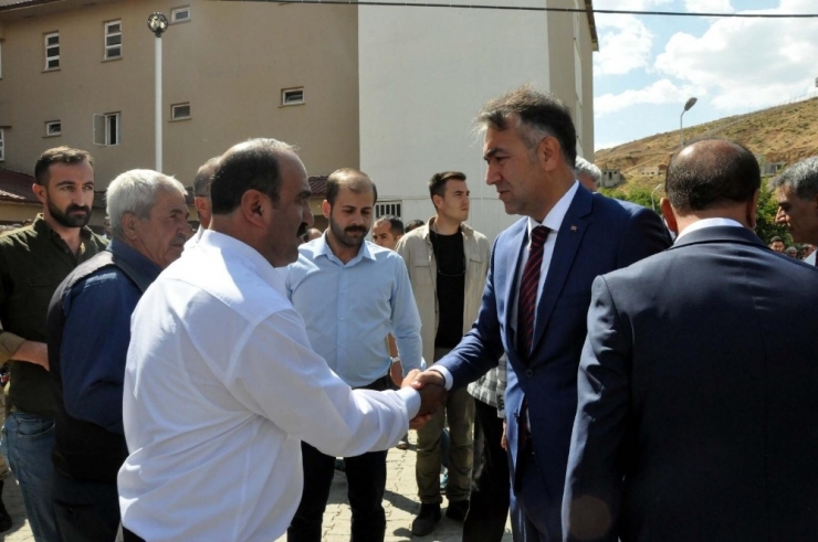 Vali Çağatay Kazada Yaralananları Hastanede Ziyaret Etti