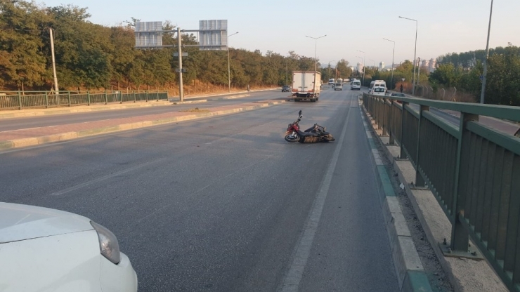 Otomobilin Arkadan Çarptığı Motosiklet 50 Metre İleriye Fırladı