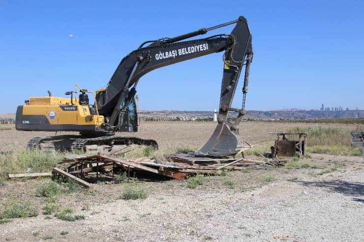 Mogan Gölü’nde Kaçak Yapılar Yıkıldı
