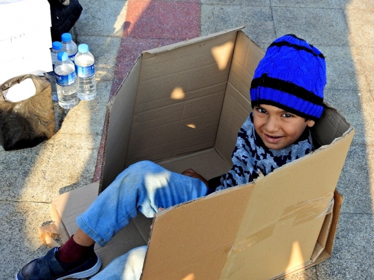 Çeşme’de 266 Düzensiz Göçmen, İki Organizatör Yakalandı