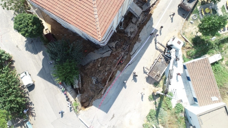 İstinat Duvarı Çöktü, 28 Aile Evinden Oldu