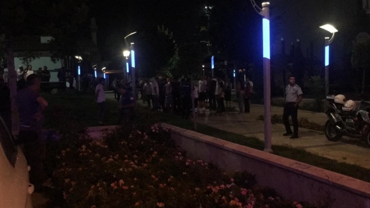 Denizli’de Parkta Bıçaklı Kavga: 1 Yaralı