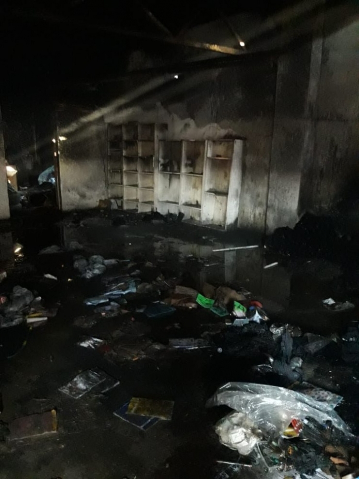 Kırtasiye Deposundaki Yangını Mahalleli Söndürdü