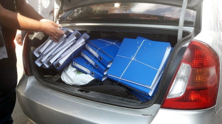 Fsm’de Gözaltına Alınan Hırsızlar Bir Bagaj Dolusu Suç Dosyasıyla Adliyede