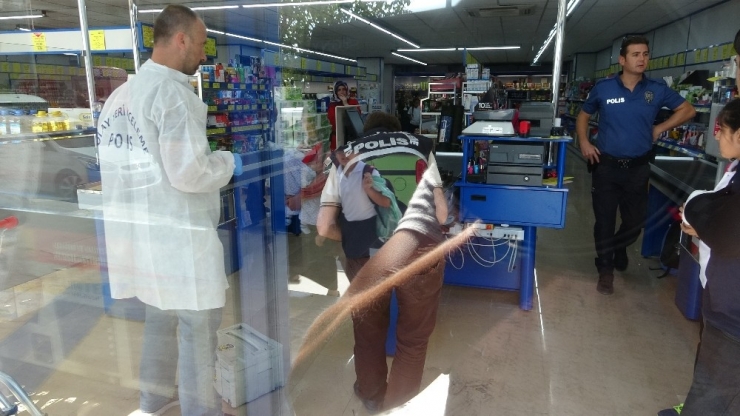 Kartal’da Markette Silahlı Soygun