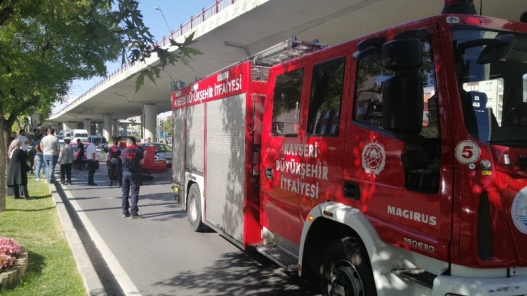 Otomobiller Çarpıştı: 1 Yaralı