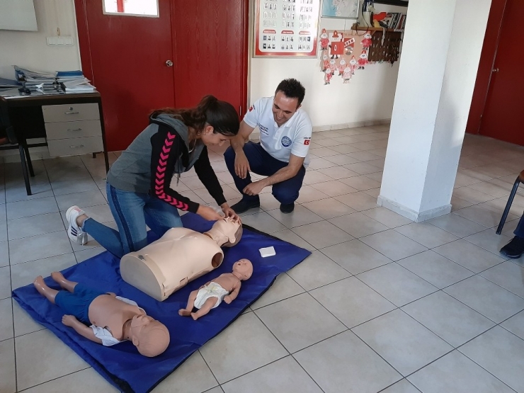 Kreş Öğretmenlerine İlkyardım Eğitimi
