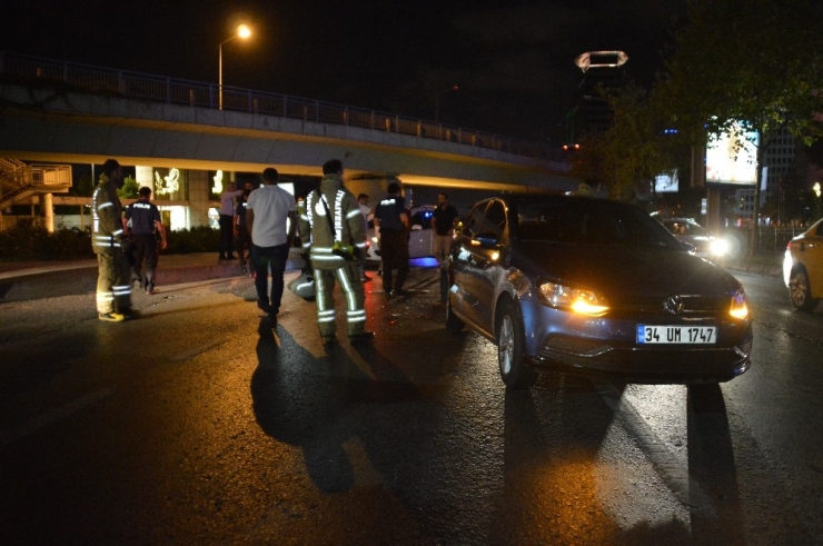 Polisin "Dur" İhtarına Uymayan Otomobil Sürücüsü Ticari Otomobile Çarptı