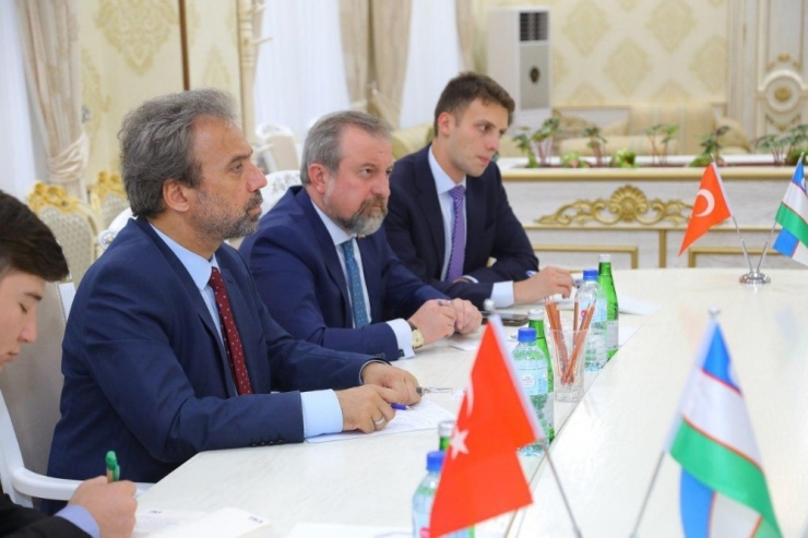 Türkiye’nin Taşkent Büyükelçisi Er’den Namangan Valisi’ne Ziyaret