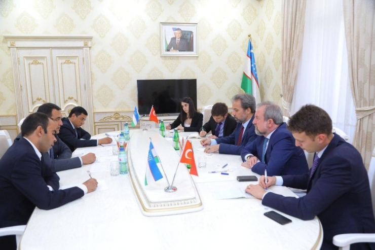 Türkiye’nin Taşkent Büyükelçisi Er’den Namangan Valisi’ne Ziyaret
