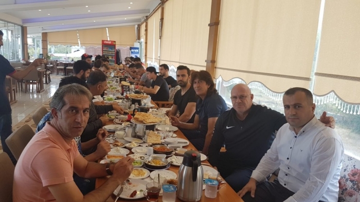 Van Kahvaltı Konağı’ndan Van Spor Fk’ye Moral Kahvaltısı