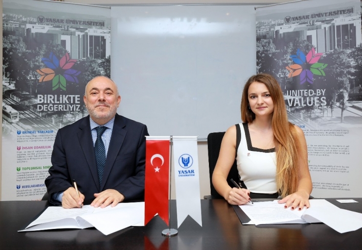 İzmirli İç Mimarlara Mesleki Gelişim Katkısı