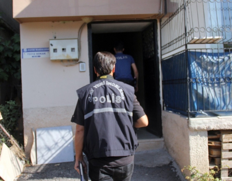 Ablasını 20 Yerinden Bıçaklayıp Öldüren Zanlıyı Polis 2 Dakikada Yakaladı