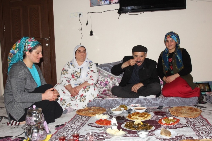 10 Yıl Metal Yemek Borusu İle Yaşadı