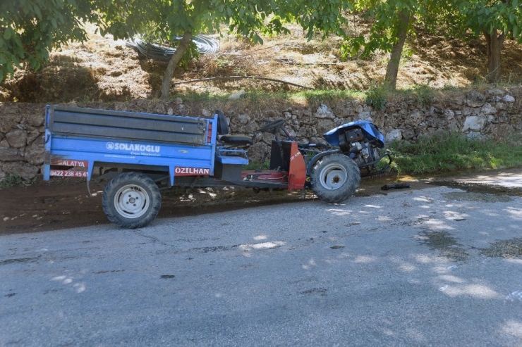 Tekeri Yerinden Fırlayan Çapa Motoru Devrildi: 1 Yaralı