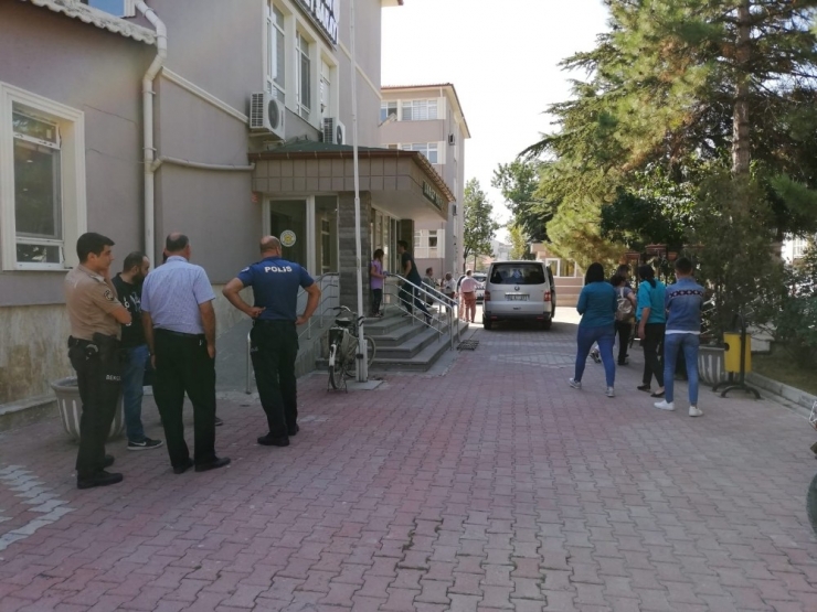 Annesiyle Birlikte Babasını Ekmek Tandırında Yakan Kız Tahliye Oldu