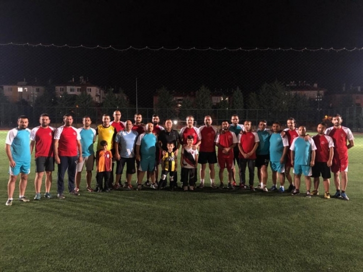 Haber Başında Terleyen Gazeteciler, Bu Kez Yeşil Sahalarda Boy Gösteriyor