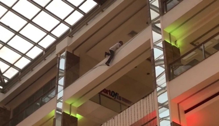 Bakırköy’de Avm’de İntihar Girişimi