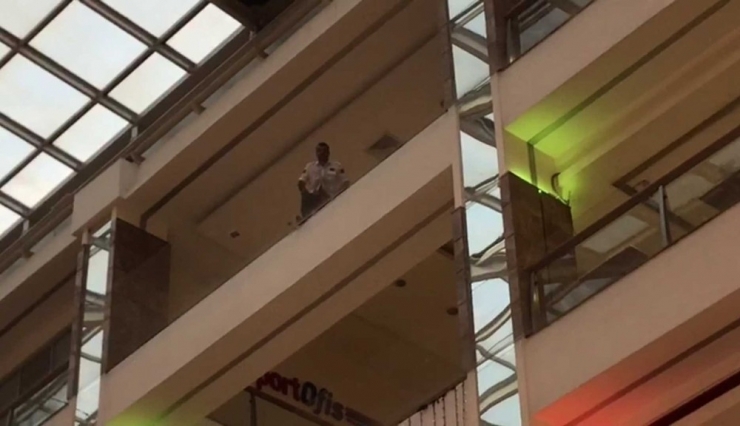 Bakırköy’de Avm’de İntihar Girişimi