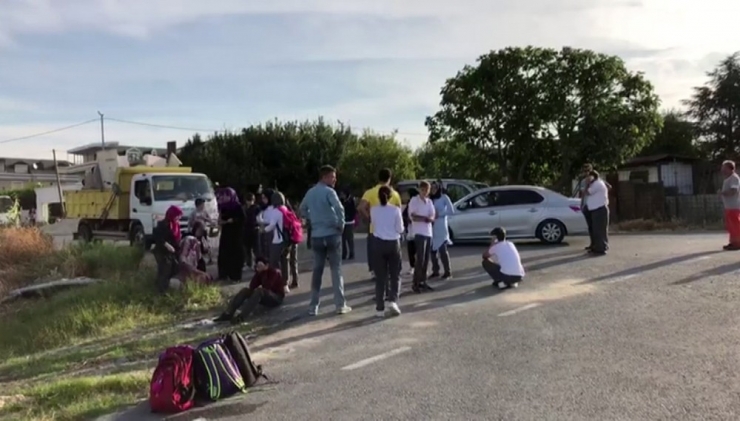 Beylikdüzü’nde Kazaya Karışan Okul Servis Aracı Takla Attı. Çok Sayıda Öğrenci Yaralandı. Olay Yerine Çok Sayıda Ekip Sevk Edildi