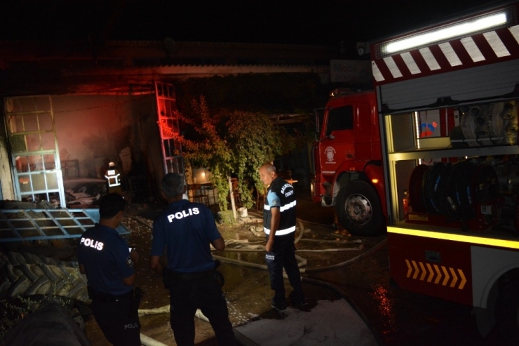 Oto Lastikçide Çıkan Yangın Korkuttu