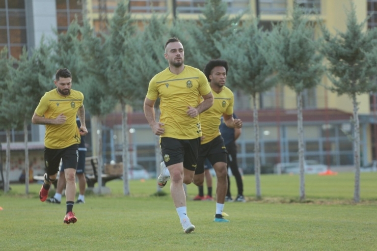 Yeni Malatyaspor’da Sergen Yalçın’dan Futbolcularına Uyarı