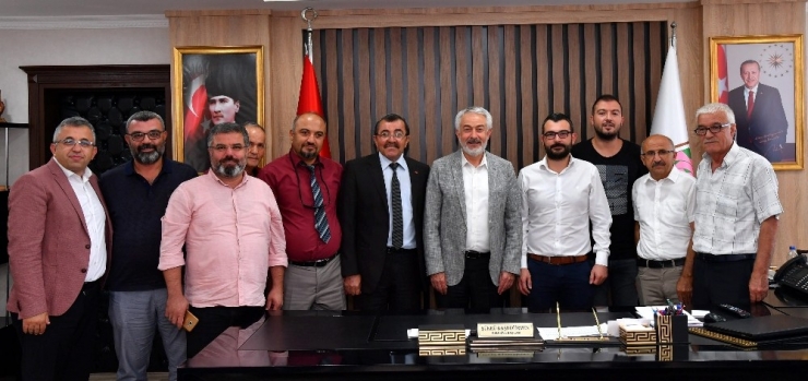 Chp’den, Ak Parti’li Belediye Başkanı Başdeğirmen’e Nezaket Ziyareti