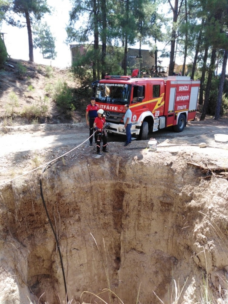 15 Metrelik Obruğa Düşen Kediyi İtfaiye Kurtardı