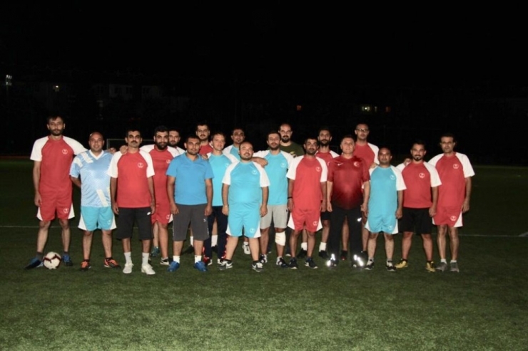 Haber Başında Terleyen Gazeteciler, Bu Kez Yeşil Sahalarda Boy Gösteriyor