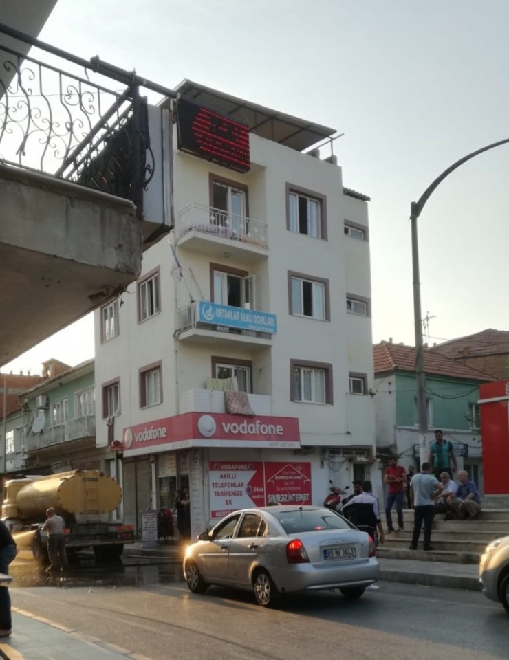 Balkondan Düşen Suriye Uyruklu Çocuk Hayatını Kaybetti