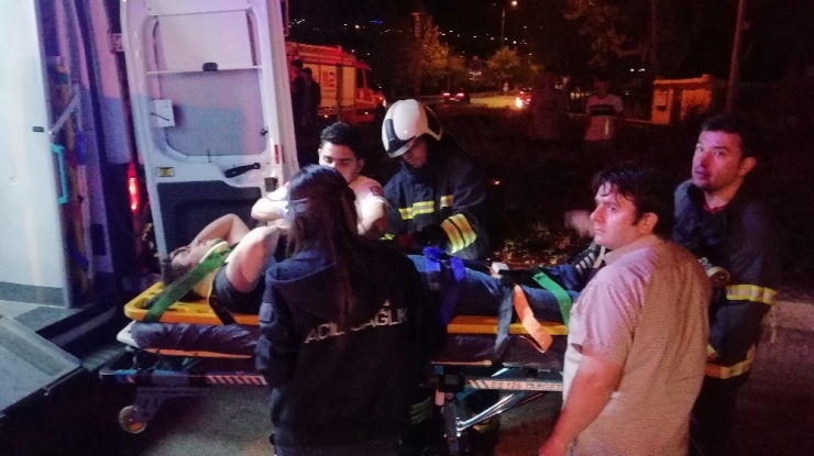 Kırmızı Işık İhlali Kazaya Neden Oldu: 3 Yaralı