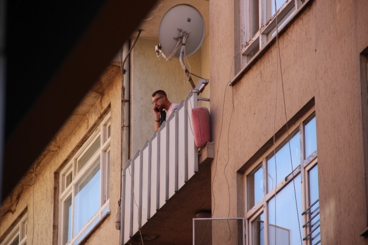 Havaya Ateş Açtı, Polisi Görünce İntihar Girişiminde Bulundu
