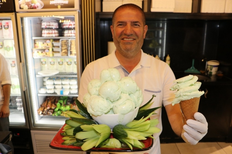 Kahramanmaraş’ta Salatalıklı Dondurma Üretildi
