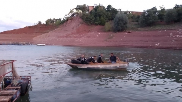 Gölde Kaybolan Balıkçıyı Balık Adamlar Arayacak