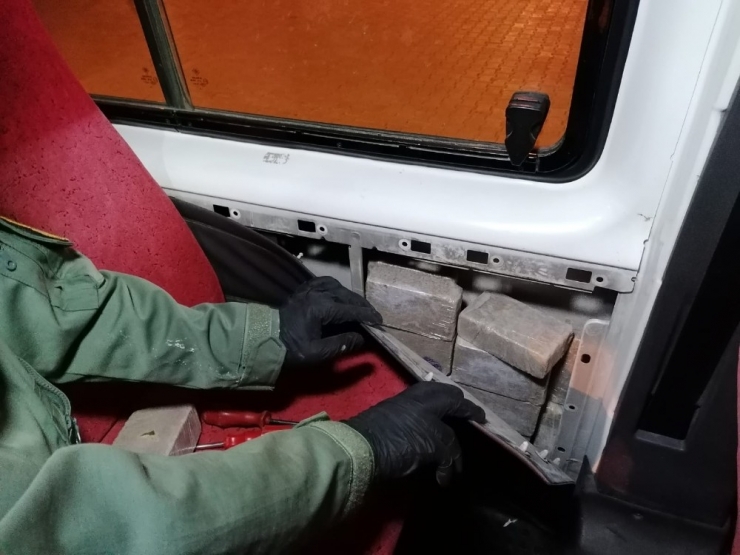 Minibüste Gizlenen 50 Kilo Eroin Narkotik Köpeği ‘Kara’ya Takıldı