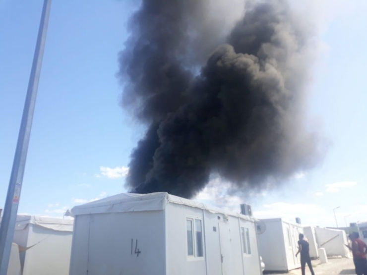 Yabancı Uyruklu Ailenin Kaldığı Konteynırda Yangın