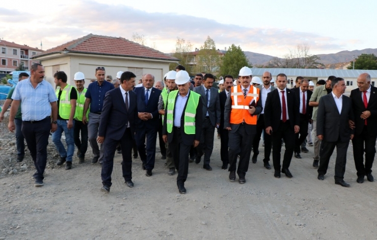 Binali Yıldırım, Erzincan’da Yapımı Süren Stat Ve Hastanede İncelemelerde Bulundu