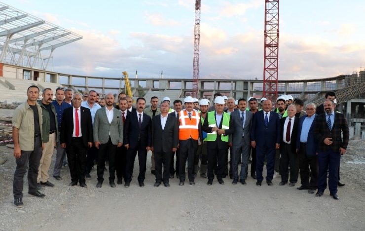 Binali Yıldırım, Erzincan’da Yapımı Süren Stat Ve Hastanede İncelemelerde Bulundu