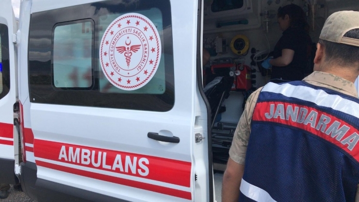 Kayıp Emin Dedeyi Bulan Jandarma Ve Afad, Ambulansa Kadar Sırtında Taşıdı