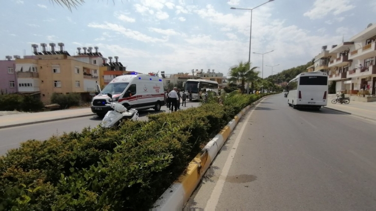 Virajı Alamayan Otomobil Takla Attı