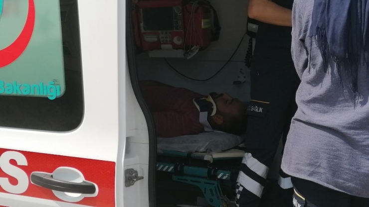 Virajı Alamayan Otomobil Takla Attı