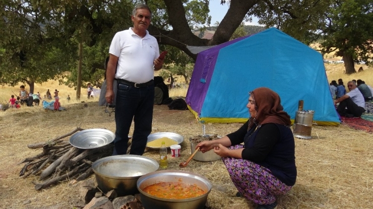 Gercüş’te Seyit Bilal Türbesine Ziyaretçi Akını