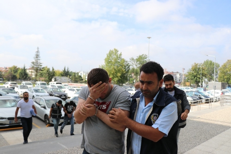 Bolu’da, Adliye Lojmanlarından Hırsızlık Yapan 4 Kişi Adliyeye Sevk Edildi