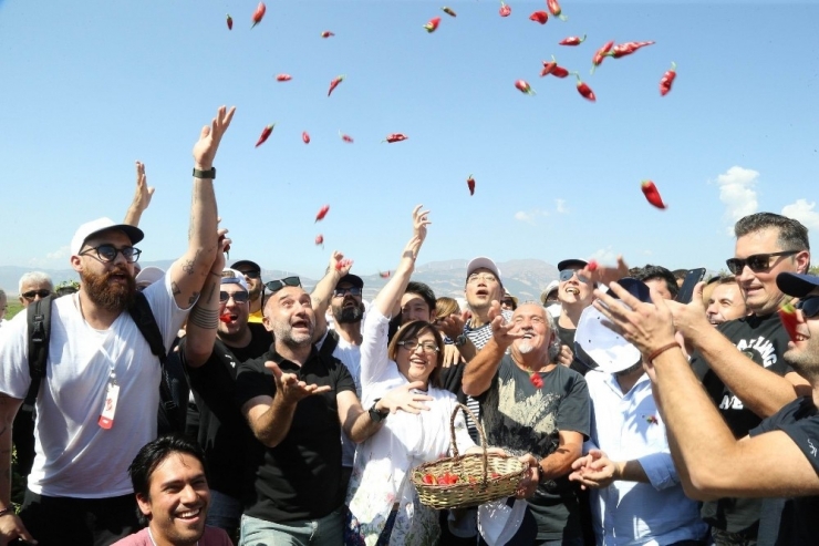 Gastronomi Kentinde Türkülerle Biber Hasadı