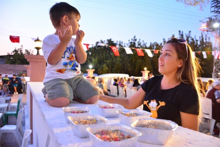 Torbalı Belediyesinden Aşure Etkinliği