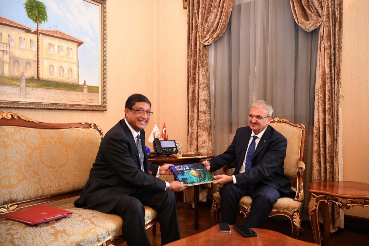 Antalya’da Hint Rüzgarı Esiyor